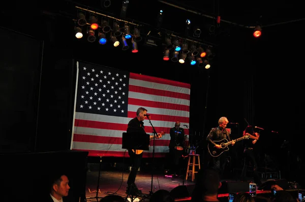 Cantante Jon Bon Jovi Actúa State Street Theater Apoyo Candidatura — Foto de Stock