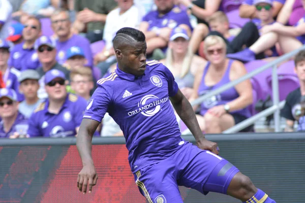 Orlando City 15 Nisan 2017 'de Florida, Orlando' daki Citrus Bowl 'da Los Angeles Galaksisine ev sahipliği yaptı.. 