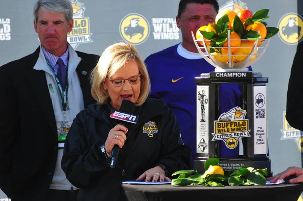 Lsu Čelit Louisville Během Citrus Bowl Stadionu Camping World Orlandu — Stock fotografie