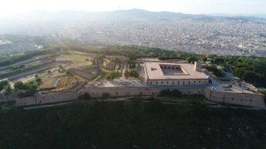 Montjuc Kalesi 1640 yılından kalma, Barcelona, Katalonya, İspanya 'daki Montjuc tepesine inşa edilmiş eski bir askeri kaledir..