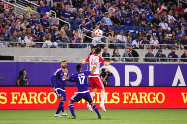 Orlando City SC, 6 Mayıs 2016 'da Orlando Florida' daki Dünya Kampı Stadyumu 'nda New York Red Bulls' a ev sahipliği yaptı..  