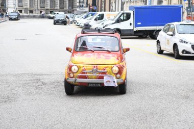 Küçük şirin İtalyan arabasının manzarası