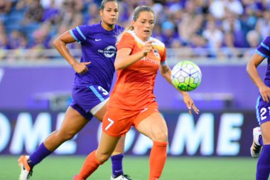 Orlando Pride sunucusu Houston Dash 23 Haziran 2016 'da Orlando Florida' daki Dünya Kampı Stadyumu 'nda..