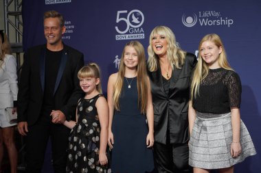 15 Ekim 2019 'da Nashville, Tennessee' deki Linbscome Üniversitesi 'nde verilen 50. GMA Dove Ödülleri sırasında kırmızı halı. 