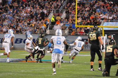 Kuzey Carolina 29 Aralık 2015 tarihinde Orlando Florida 'daki Kamp Dünya Stadyumu' nda oynanan Russell Atletizm Kupası 'nda Baylor ile karşılaşacak..