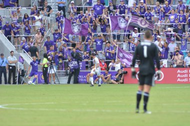 Orlando City 15 Nisan 2017 'de Florida, Orlando' daki Citrus Bowl 'da Los Angeles Galaksisine ev sahipliği yaptı..