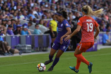 Orlando Pride, 22 Nisan 2018 'de Florida, Orlando' daki Exploria Stadyumu 'nda Houston Dash' e ev sahipliği yaptı..  