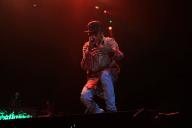 R & B Şarkıcısı Usher 12 Aralık 2015 'te Orlando Florida' daki Amway Center 'da sahne alacak..