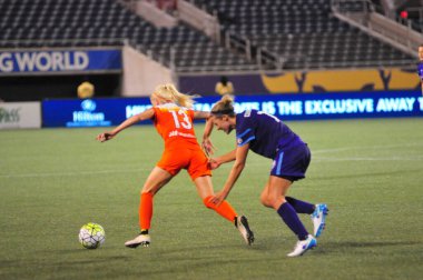 Orlando Pride sunucusu Houston Dash 23 Haziran 2016 'da Orlando Florida' daki Dünya Kampı Stadyumu 'nda..