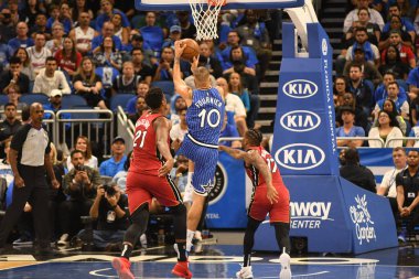 Orlando Magic 17 Ekim 2018 'de Orlando Florida' daki Amway Center 'da Miami Heat' i sunar..  