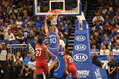 Orlando Magic 17 Ekim 2018 'de Orlando Florida' daki Amway Center 'da Miami Heat' i sunar..  