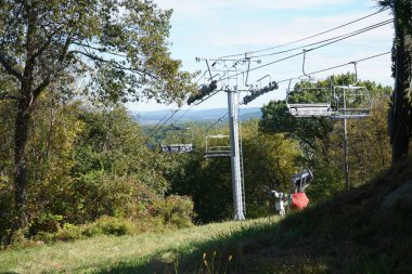 Manzara üzerinden teleferik görüntüsü