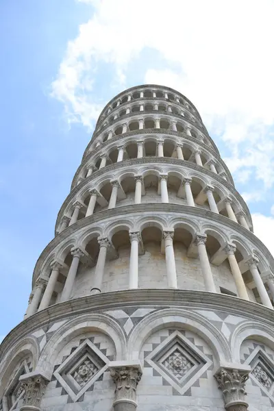 Eğik Pisa Kulesi, İtalya 