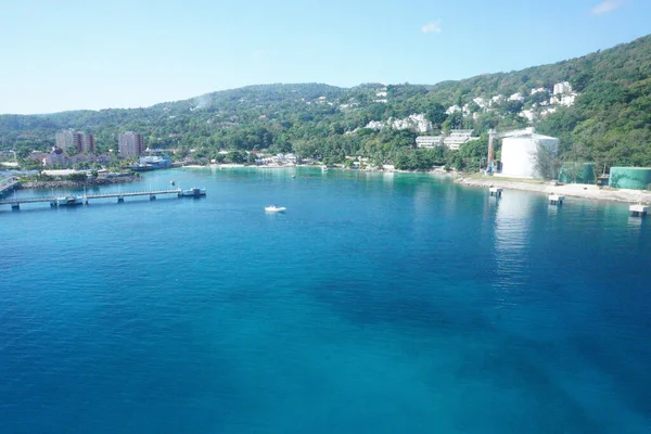 Vista Del Agua Del Océano Turquesa Costa Muelle — Foto de Stock