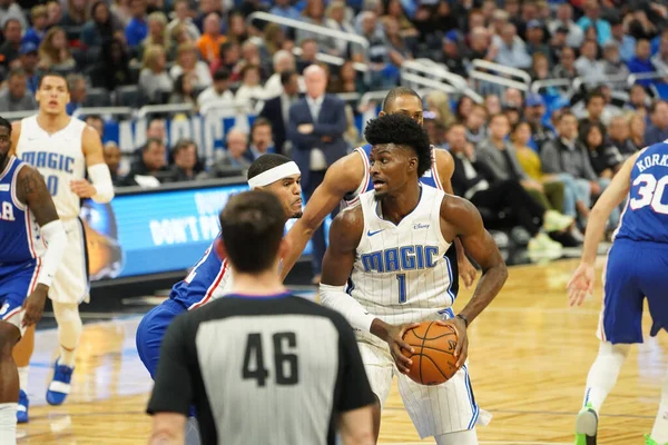 Orlando Magic 27 Aralık 2019 Cuma günü Orlando, Florida 'daki Amway Arena' da Philadelphia 76ers 'a ev sahipliği yapıyor..