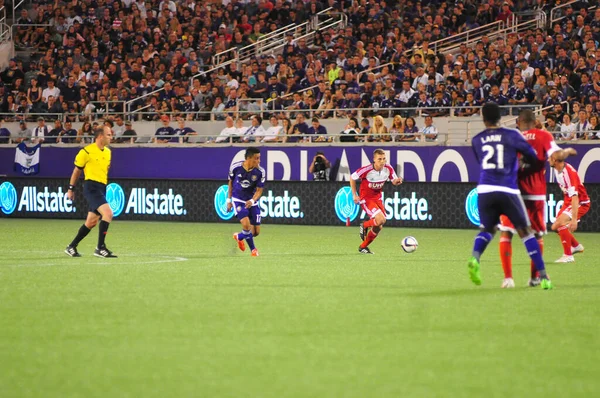 Orlando City SC, 8 Mayıs 2015 'te Florida' daki Kamp Dünyası Stadyumu 'nda Los Angeles Galaksisi' ne ev sahipliği yaptı.. 