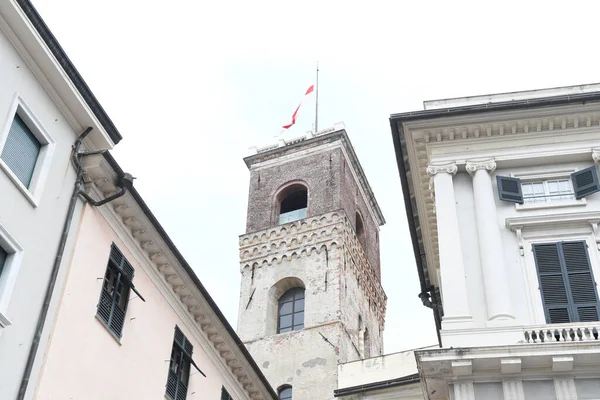 Straatzicht Met Gevels Van Prachtige Gebouwen Uitzicht Stad Italië — Stockfoto