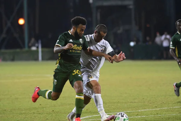 Los Angeles Galaksisi, 14 Temmuz 2020 'de Orlando Florida ABD' deki ESPN Vahşi Spor Dünyası 'nda düzenlenen MLS Sırt Turnuvası sırasında Portland Timbers ile karşı karşıya geldi.