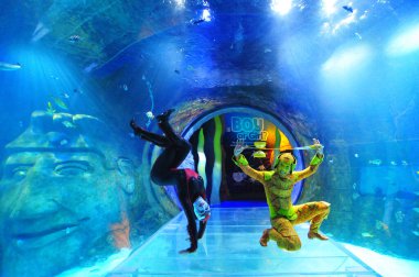 30 Ağustos 2016 'da Orlando Florida' daki güzel Orlando Eye 'daki Cirque du Soleil gösterisi..