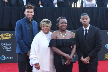 Kırmızı Halı Fotoğrafları 29 Mart 2019 Cumartesi günü Las Vegas 'taki Orleans Resort' ta düzenlenen 34. Yıldız Ödülleri sırasında çekildi.