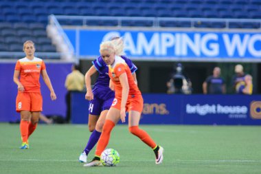 Orlando Pride sunucusu Houston Dash 23 Haziran 2016 'da Orlando Florida' daki Dünya Kampı Stadyumu 'nda..
