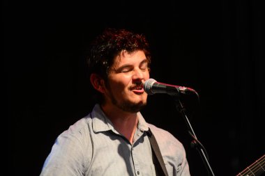 Şarkıcı Jon Bon Jovi, 5 Kasım 2016 'da St. Petersburg Florida' da Devlet Street Theater in Support of HIllary Clinton 'ın Başkan İhalesi' nde sahne alıyor.