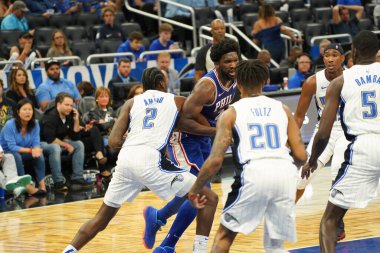 Orlando Magic 13 Ekim 2019 'da Florida, Orlando' daki Amway Center 'da Philadelphia 76ers' a ev sahipliği yaptı..