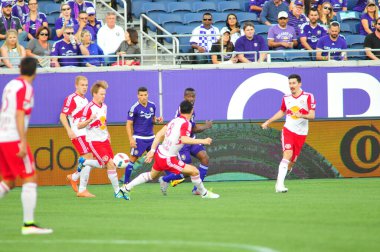 Orlando City SC, 6 Mayıs 2016 'da Orlando Florida' daki Dünya Kampı Stadyumu 'nda New York Red Bulls' a ev sahipliği yaptı..  