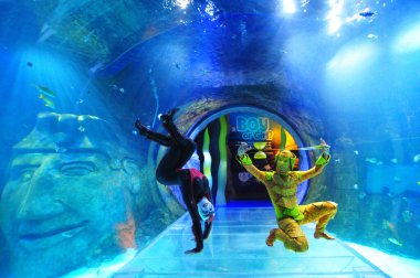 30 Ağustos 2016 'da Orlando Florida' daki güzel Orlando Eye 'daki Cirque du Soleil gösterisi..