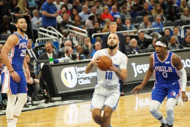 Orlando Magic 27 Aralık 2019 Cuma günü Orlando, Florida 'daki Amway Arena' da Philadelphia 76ers 'a ev sahipliği yapıyor..