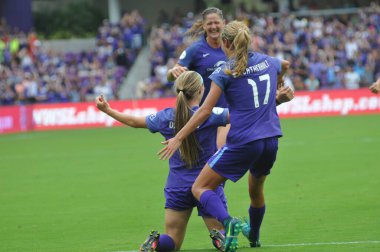 Orlando Pride 22 Nisan 2017 'de Orlando City Stadyumu' nda Washington Spirit 'e ev sahipliği yaptı..  