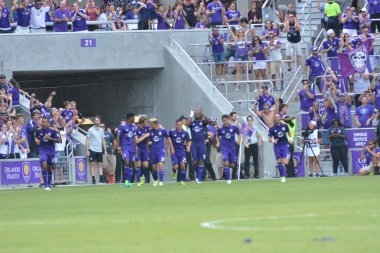 Orlando City 15 Nisan 2017 'de Florida, Orlando' daki Citrus Bowl 'da Los Angeles Galaksisine ev sahipliği yaptı..  