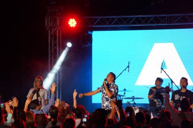 Miel San Marcos grubu 28 Temmuz 2019 tarihinde Tampa Florida 'daki Iglesia de Dios Pentecostal' da sahne almaktadır. 