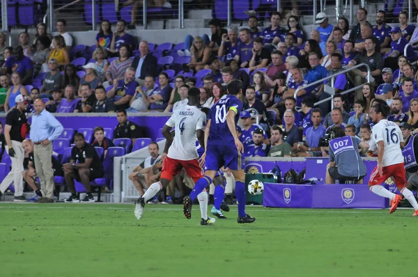 Orlando City 27 Eylül 2017 'de Orlando City Stadyumu' nda New England Devrimi 'ne ev sahipliği yaptı..  