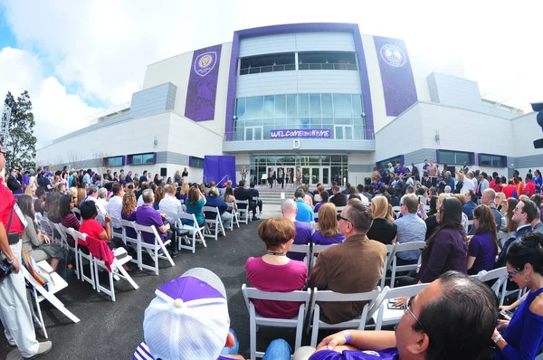 24 Şubat 2017 'de Orlando Florida' daki New Orlando City Stadyumu için kurdele kesme töreni.  