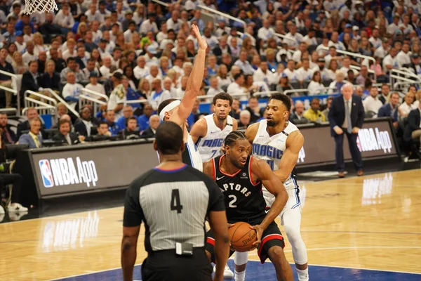 Orlando Magic Empfängt Die Toronto Rapters Während Der Nba Playoff — Stockfoto