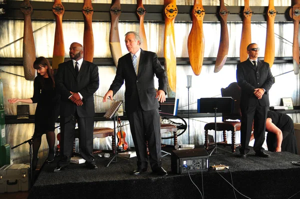 19 Eylül 2015 'te, Bebekler için Kahramanlar Sanford Florida' da bir bağış etkinliğine ev sahipliği yaptı..  