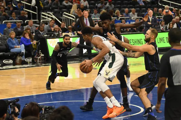 Orlando Magic, 19 Ocak 2019 Cumartesi günü Orlando Florida 'daki Amway Arena' da Milwaukee Doları 'na ev sahipliği yapıyor..