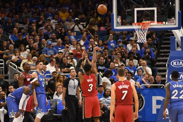 Orlando Magic 17 Ekim 2018 'de Orlando Florida' daki Amway Center 'da Miami Heat' i sunar..