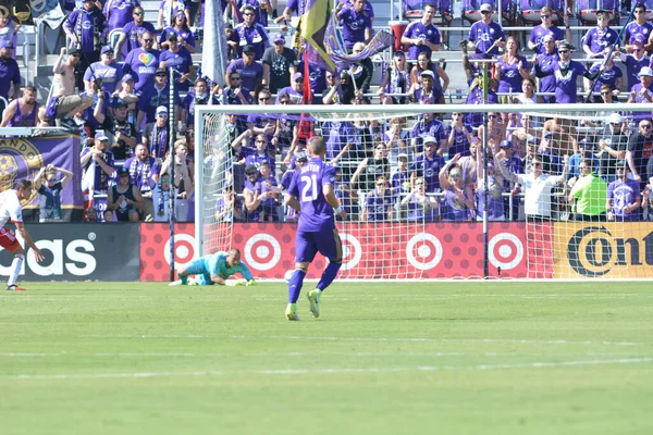 Orlando City SC, 9 Nisan 2019 'da Orlando, Florida' daki Citrus Bowl 'da New York Red Bulls' a ev sahipliği yapıyor..  