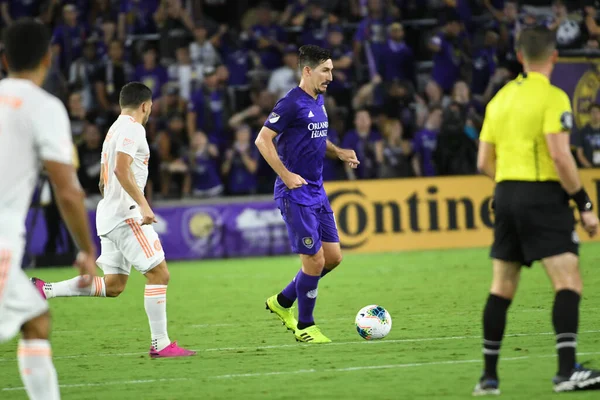 Orlando City SC, 6 Ağustos Salı günü Orlando Florida 'daki Exploria Stadyumu' nda oynanan ABD Kupası sırasında Atlanta United FC 'ye ev sahipliği yaptı..