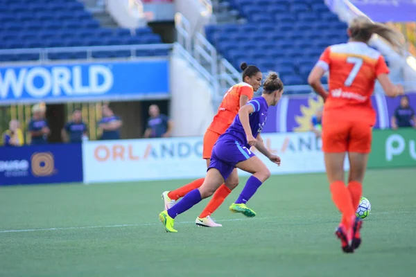 Orlando Pride sunucusu Houston Dash 23 Haziran 2016 'da Orlando Florida' daki Dünya Kampı Stadyumu 'nda..