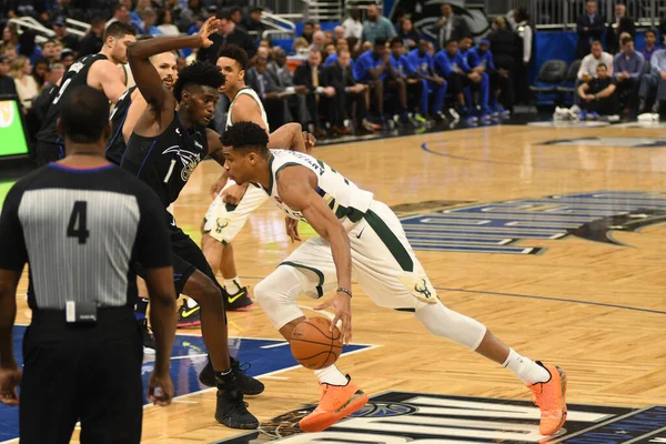 Orlando Magic, 19 Ocak 2019 Cumartesi günü Orlando Florida 'daki Amway Arena' da Milwaukee Doları 'na ev sahipliği yapıyor..