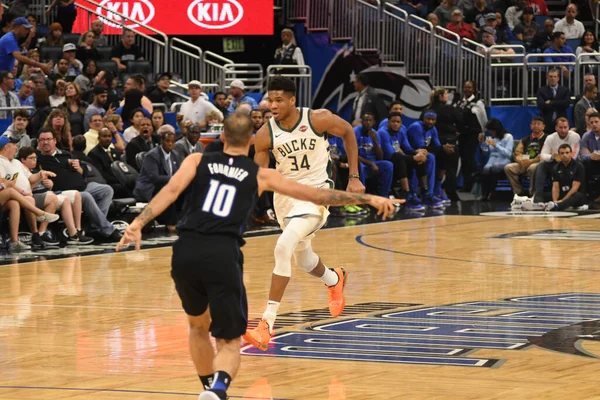 Orlando Magic, 19 Ocak 2019 Cumartesi günü Orlando Florida 'daki Amway Arena' da Milwaukee Doları 'na ev sahipliği yapıyor..