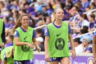 Orlando Pride, 22 Nisan 2018 'de Florida, Orlando' daki Exploria Stadyumu 'nda Houston Dash' e ev sahipliği yaptı.. 