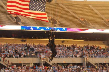 Kuzey Carolina 29 Aralık 2015 tarihinde Orlando Florida 'daki Kamp Dünya Stadyumu' nda oynanan Russell Atletizm Kupası 'nda Baylor ile karşılaşacak..