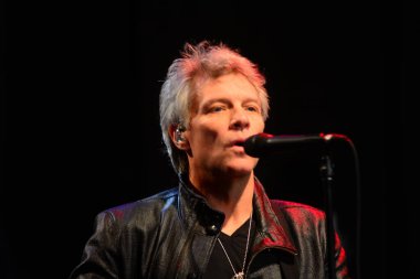 Şarkıcı Jon Bon Jovi, 5 Kasım 2016 'da St. Petersburg Florida' da Devlet Street Theater in Support of HIllary Clinton 'ın Başkan İhalesi' nde sahne alıyor.