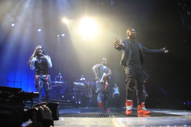 R & B Şarkıcısı Usher 12 Aralık 2014 'te Orlando Florida' daki Amway Center 'da sahne alacak..  