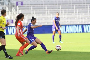 Orlando Pride, 22 Nisan 2018 'de Florida, Orlando' daki Exploria Stadyumu 'nda Houston Dash' e ev sahipliği yaptı..  