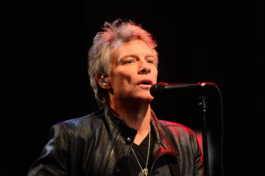 Şarkıcı Jon Bon Jovi, 5 Kasım 2016 'da St. Petersburg Florida' da Devlet Street Theater in Support of HIllary Clinton 'ın Başkan İhalesi' nde sahne alıyor.